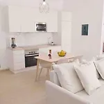 Bonita Casa En El Corazon Del Pueblo! Carmen Apartman *