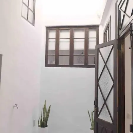 Bonita Casa En El Corazon Del Pueblo! Carmen דירה