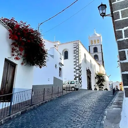 Bonita Casa En El Corazón Del Pueblo! Carmen *